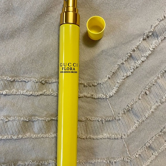 Gucci Flora Gorgeous Orchid Yellow Rollerball - Picture 3 of 5